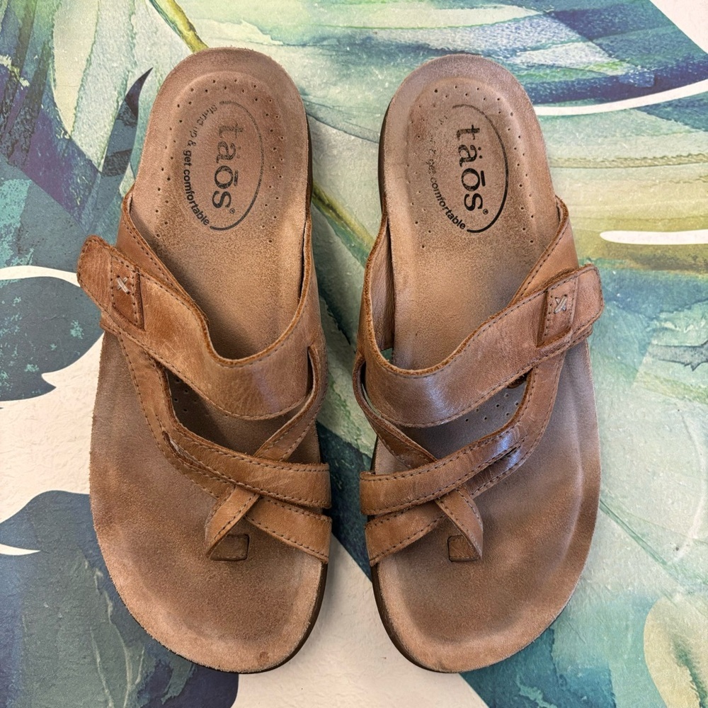 TAOS Perfect Toe Loop Leather Sandal Tan Size 7 Comfort Shoe